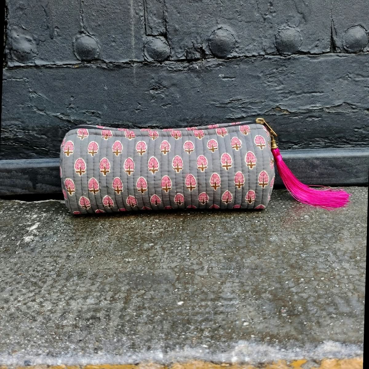 Estuche Indio Gris Estampado Rosa Fucsia y Ocre
